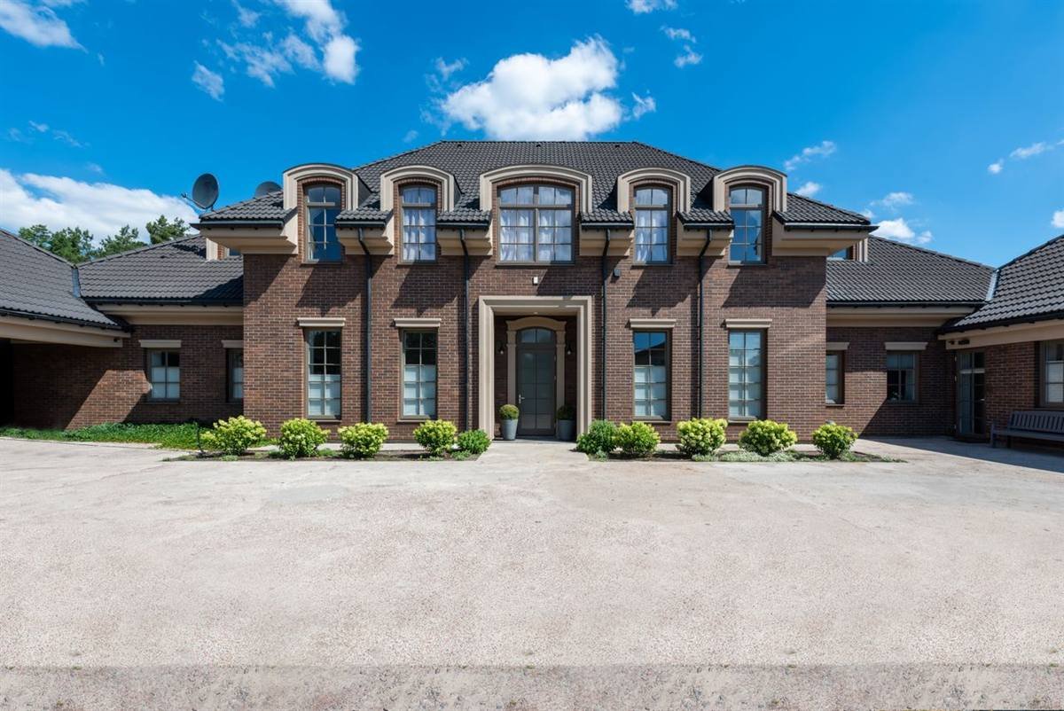 Executive Brick Mansion – Villa for sale in Kingsway Heights, East Park